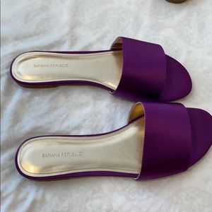 Adorable purple Banana Republic slides